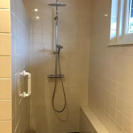 Slapenopdewaal 4* 베네덴리우벤